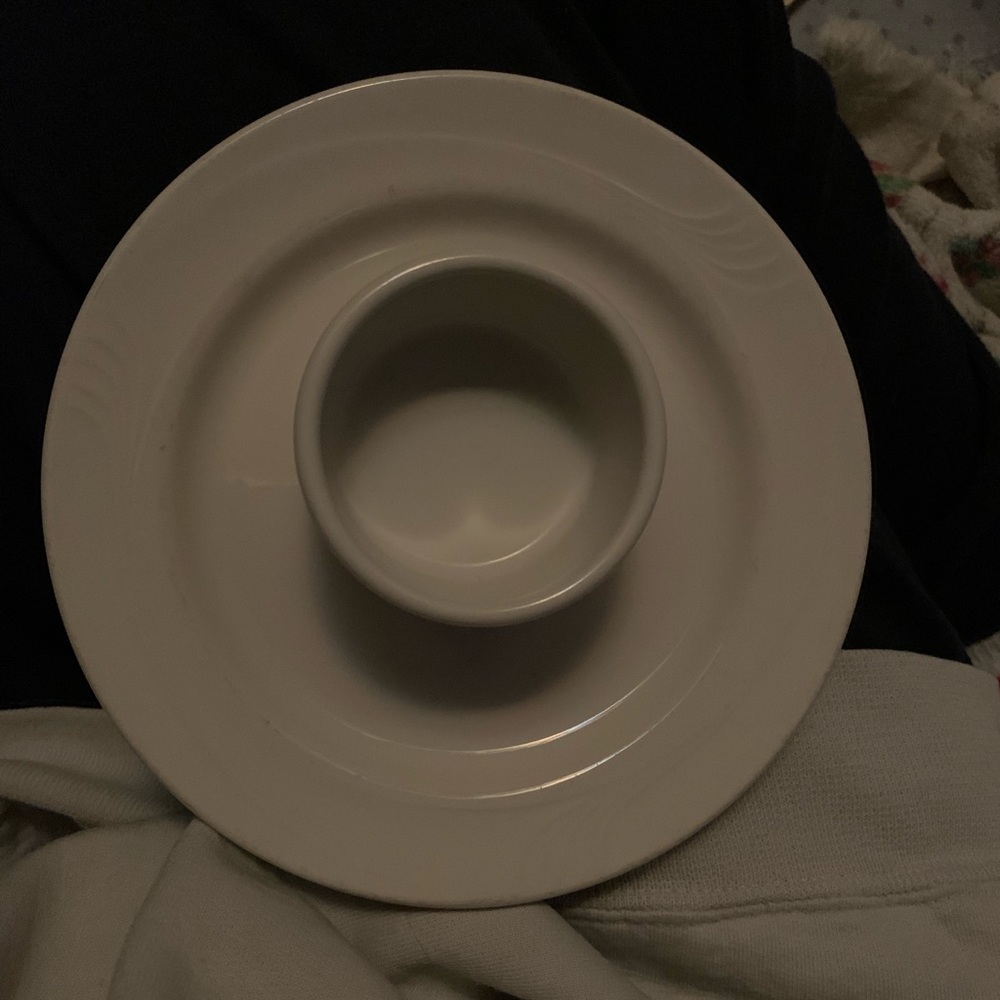 Small ceramic plate, 2 white plastic sauce dish, and 1 metal sauce dish.